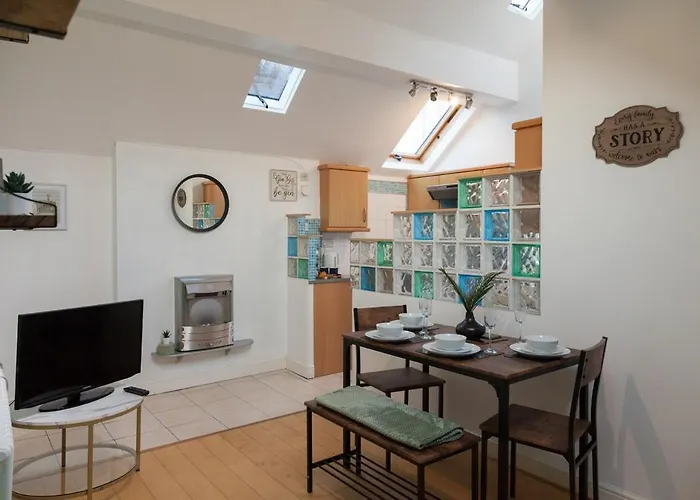 Βίλα Victorian Elegance At Kingscliffe, Sleeps 17 *