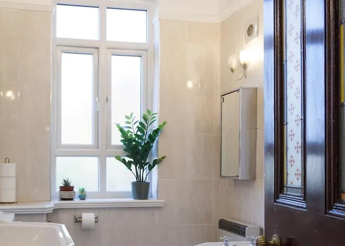 Βίλα Victorian Elegance At Kingscliffe, Sleeps 17