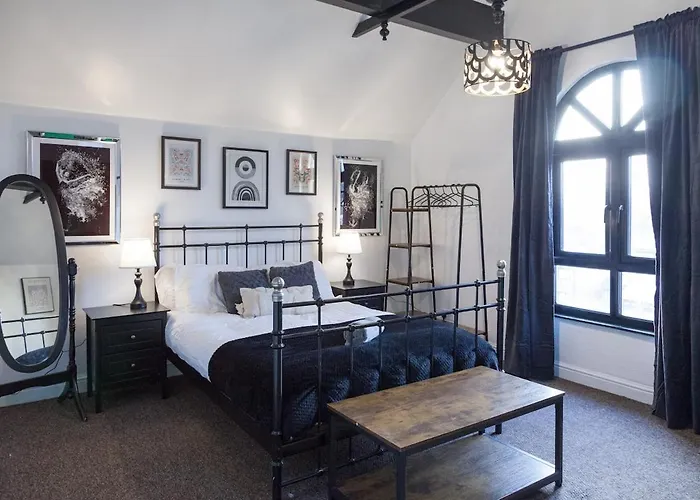 Victorian Elegance At Kingscliffe, Sleeps 17 مانشستر