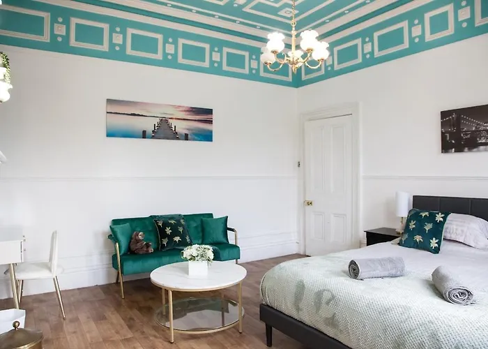 Victorian Elegance At Kingscliffe, Sleeps 17 مانشستر