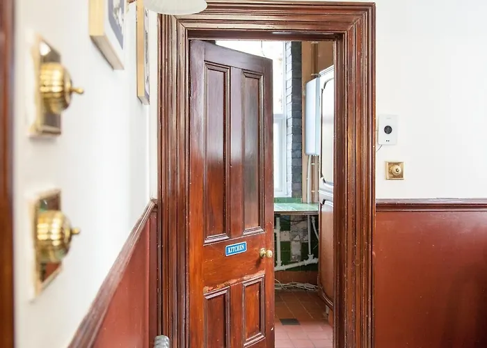 Victorian Elegance At Kingscliffe, Sleeps 17