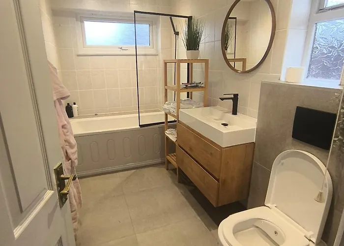 Spotless And Spacious * Manchester