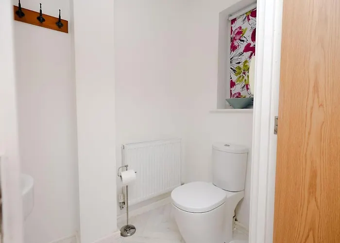 아파트 Cozy Place In Salford, Sleeps 8, 4 Bedroom, 5 Beds *