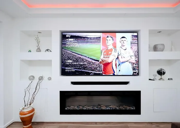 아파트 Cozy Place In Salford, Sleeps 8, 4 Bedroom, 5 Beds