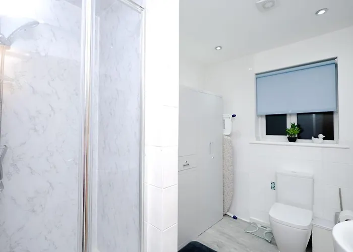 아파트 Cozy Place In Salford, Sleeps 8, 4 Bedroom, 5 Beds 맨체스터