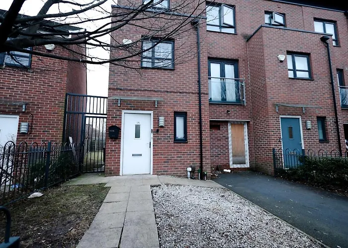 Apartament Cozy Place In Salford, Sleeps 8, 4 Bedroom, 5 Beds