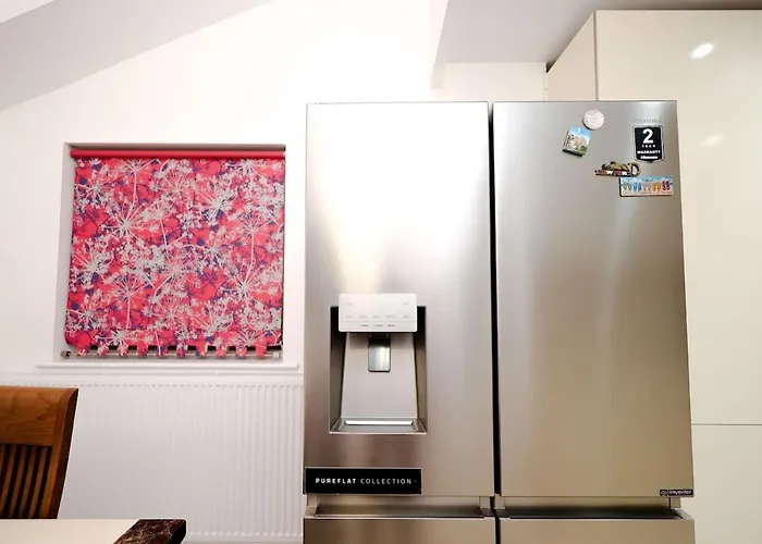 아파트 Cozy Place In Salford, Sleeps 8, 4 Bedroom, 5 Beds *