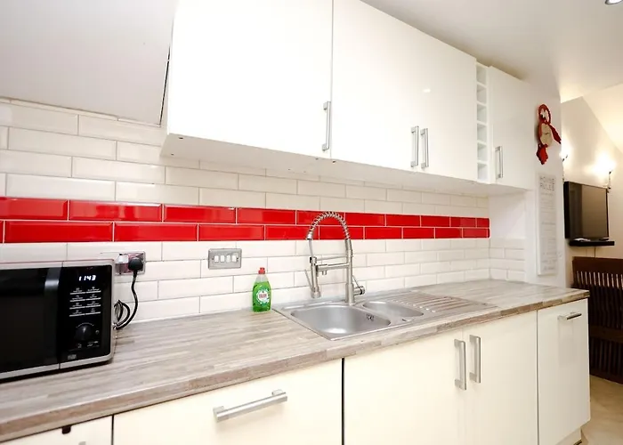 Cozy Place In Salford, Sleeps 8, 4 Bedroom, 5 Beds Manchester