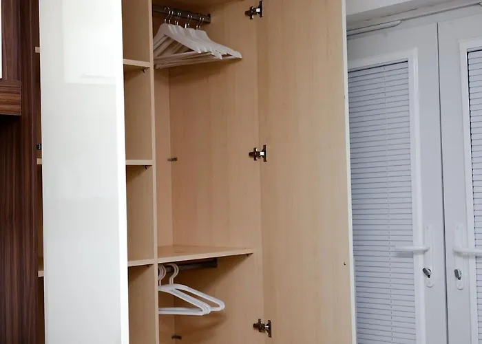 Cozy Place In Salford, Sleeps 8, 4 Bedroom, 5 Beds 아파트