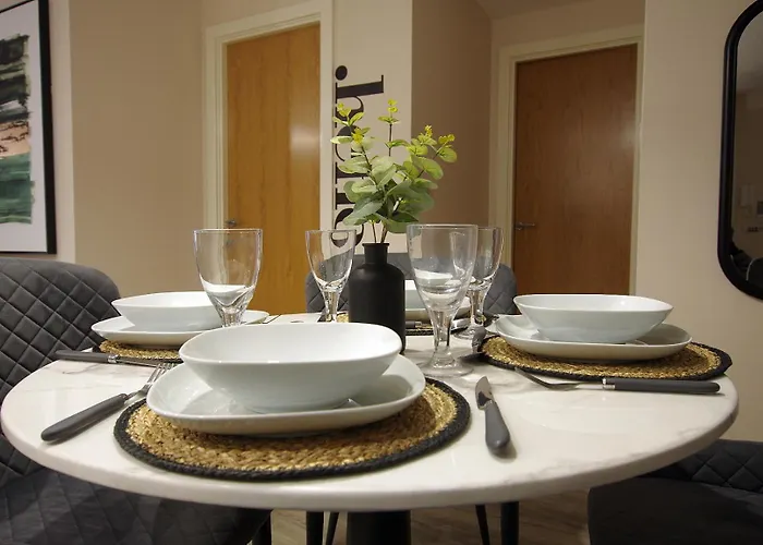 2 Bed 2 Bath Close To Ctre Sleeps 5 -free Parking 아파트