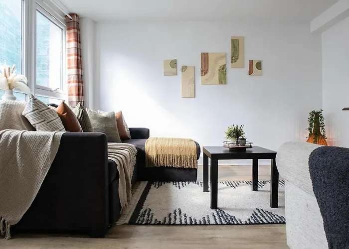 Cozy Next To Ao Arena With Free Parking *