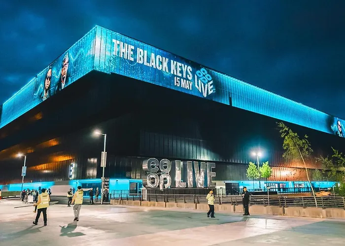 With 2 Parking Spaces! * Manchester