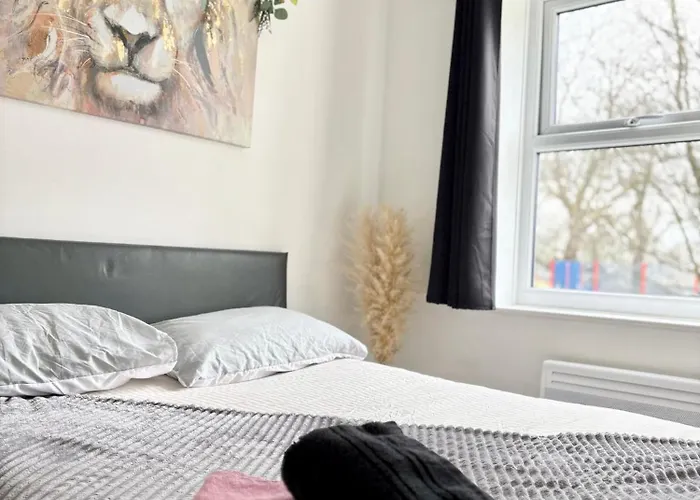 Stylish 2 Bed Centre