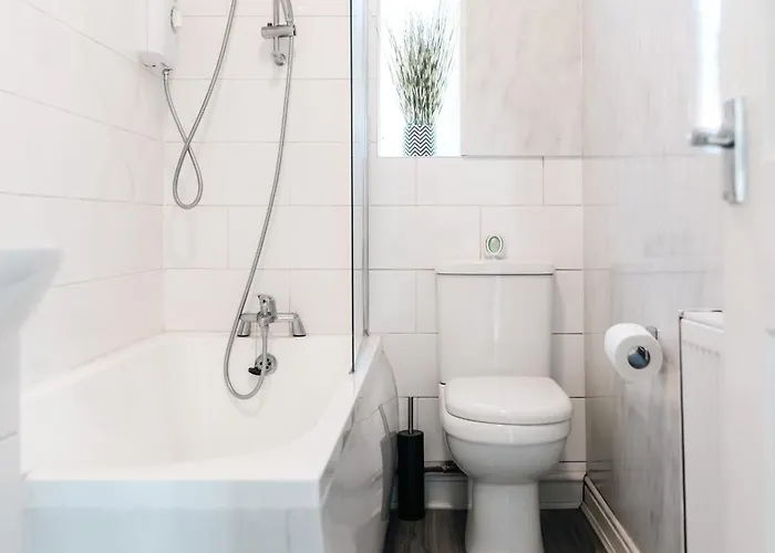 Etihad, Coop Live, Old Trafford With Free Parking 맨체스터