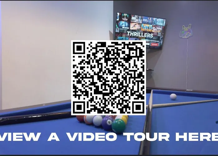 Entire Luxury In Old Trafford, Next To Mufc *