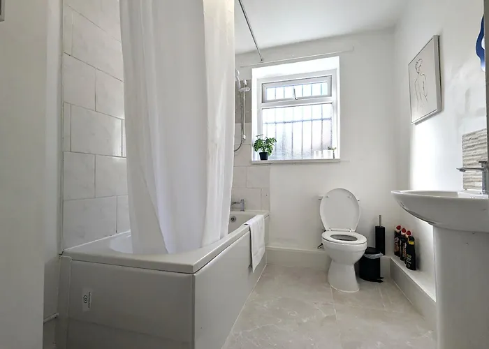 Modern Near Centre *