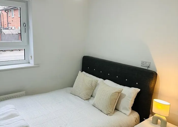 The Grounded Pearl * مانشستر