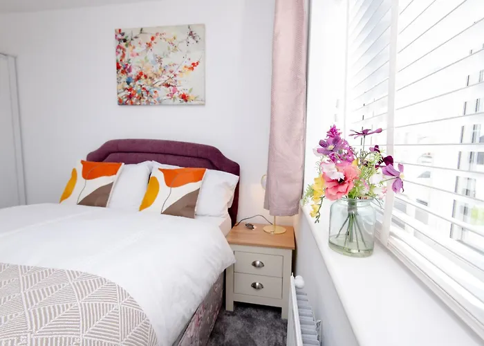 Cityside Deluxe - 3 Bedroom House Great For Family With Free Parking & Garden