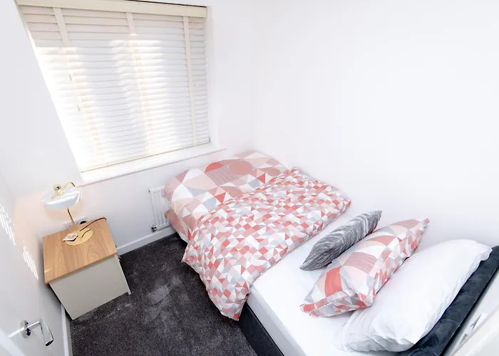 Apartment Cityside Deluxe - 3 Bedroom House Great For Family With Free Parking & Garden