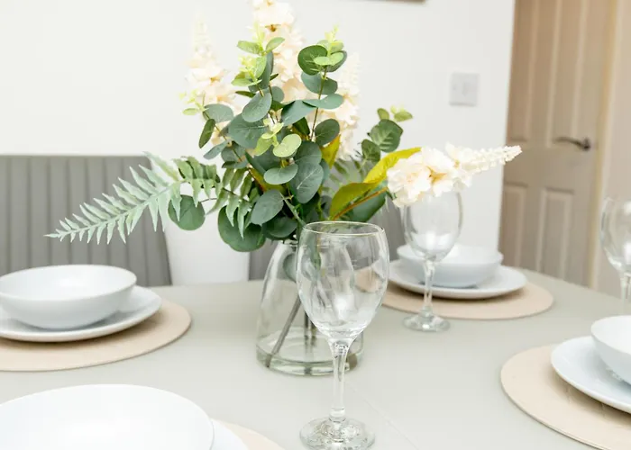 Cityside Deluxe - 3 Bedroom House Great For Family With Free Parking & Garden *