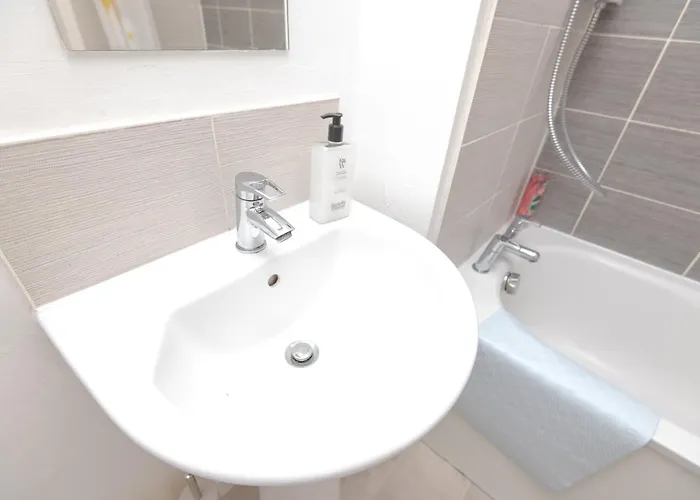 Cityside Deluxe - 3 Bedroom House Great For Family With Free Parking & Garden * Manchester