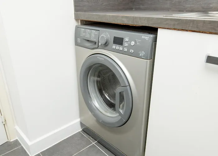 Appartamento Cityside Deluxe - 3 Bedroom House Great For Family With Free Parking & Garden Manchester