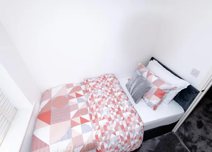 Cityside Deluxe - 3 Bedroom House Great For Family With Free Parking & Garden Manchester