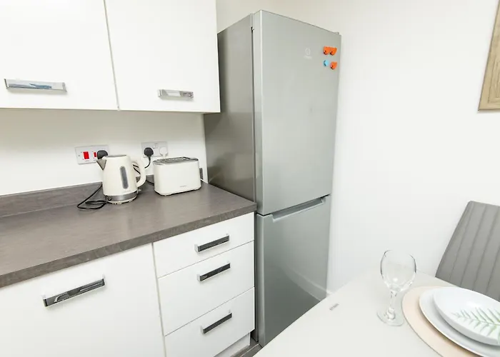 Cityside Deluxe - 3 Bedroom House Great For Family With Free Parking & Garden