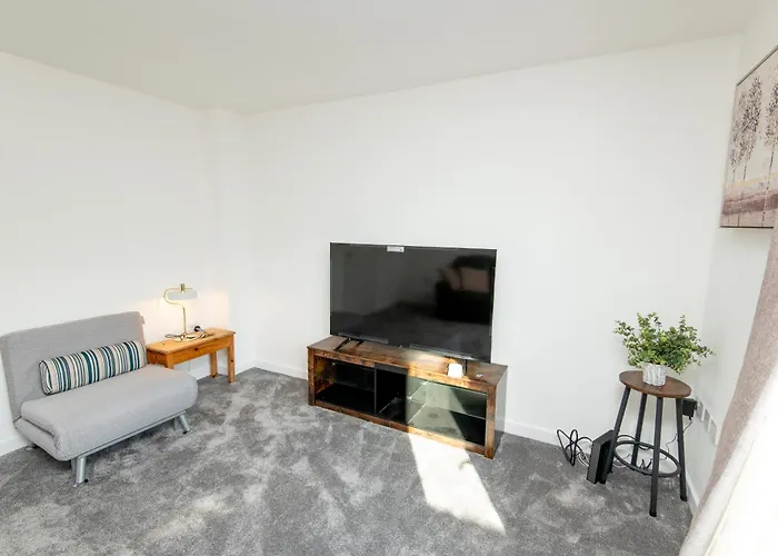 Cityside Deluxe - 3 Bedroom House Great For Family With Free Parking & Garden