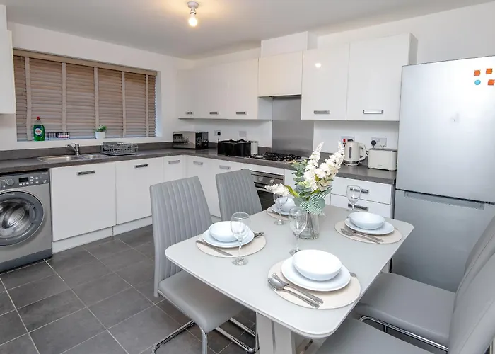 Cityside Deluxe - 3 Bedroom House Great For Family With Free Parking & Garden *