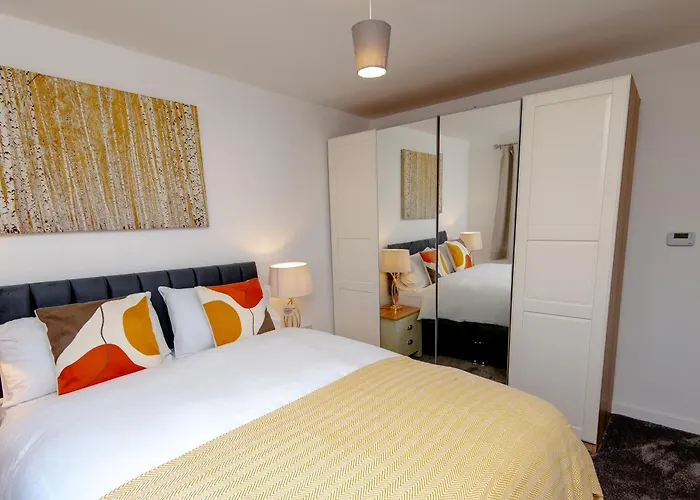 Cityside Deluxe - 3 Bedroom House Great For Family With Free Parking & Garden * Manchester