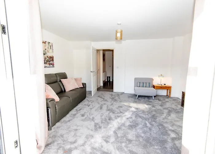 Apartment Cityside Deluxe - 3 Bedroom House Great For Family With Free Parking & Garden