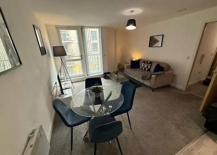 Escape To Modern 2br In Centre! Apartament