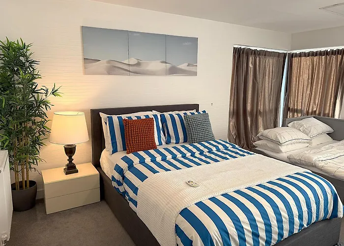 Luxury - Pick A - Free Parking & Kitchen Access, Near Etihad Stadium, The Coop Live & Piccadilly Station, *