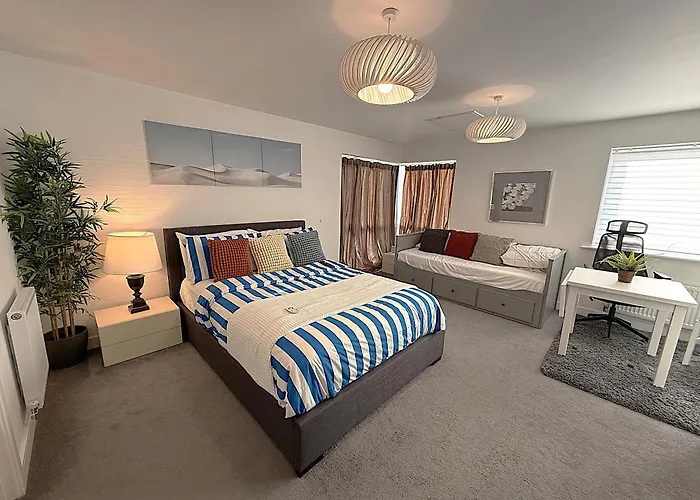 民宿 Luxury - Pick A - Free Parking & Kitchen Access, Near Etihad Stadium, The Coop Live & Piccadilly Station,