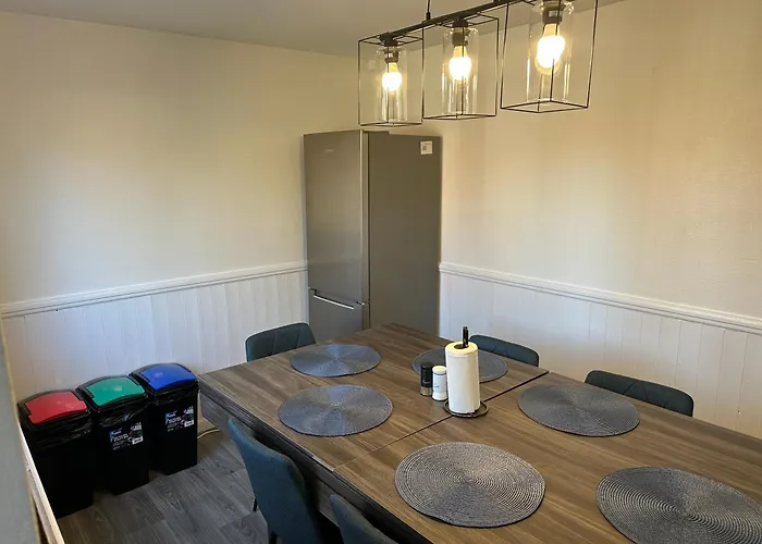 Pool&tennis Table - Up To 40 Percent Off Old Trafford 3 Bed *