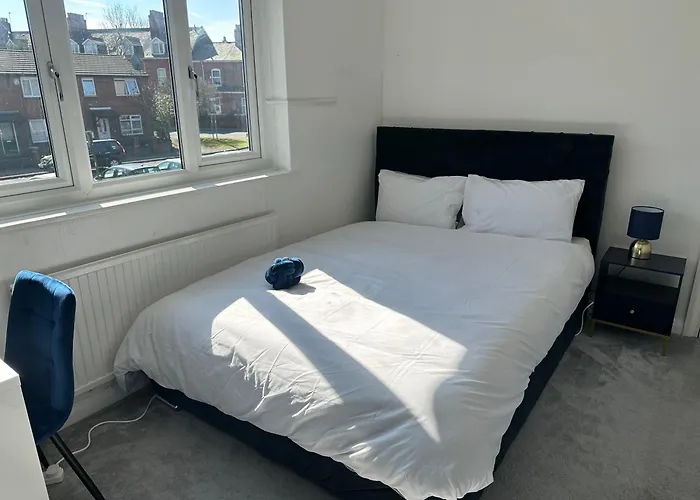 Pool&tennis Table - Up To 40 Percent Off Old Trafford 3 Bed Casa de Férias