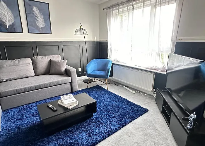 Pool&tennis Table - Up To 40 Percent Off Old Trafford 3 Bed Manchester