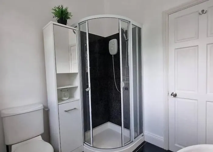 Сasa de vacaciones Near Mancity-center Sleeps11-4bigbedrooms,2xxl Lounges-2toillets-1xl Kitchen For Big Groups