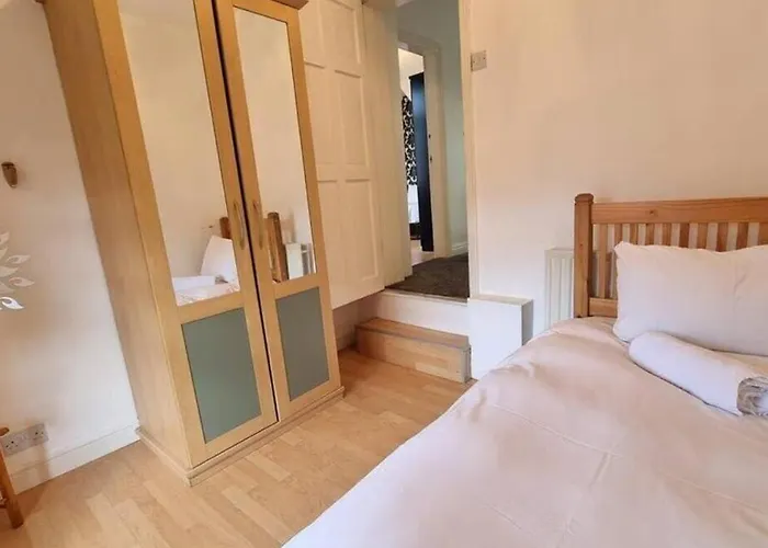 Сasa de vacaciones Near Centre Sleeps 11, 4-spacious Bed Rooms,2-lounges 2-toilets 1-kitchen Ideal Familys&groups *