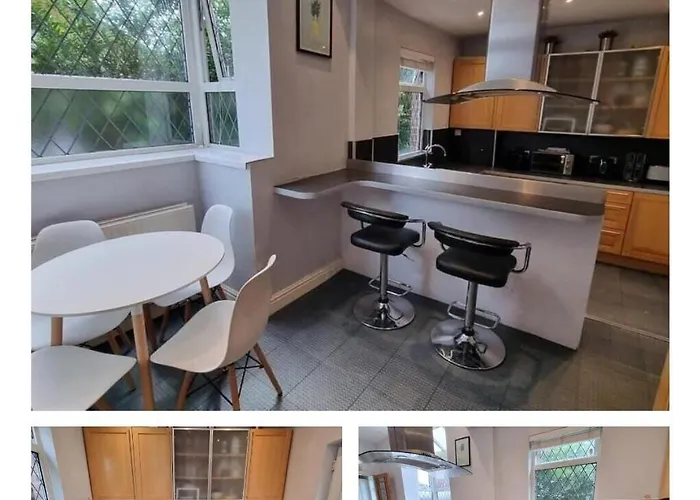 Near Mancity-center Sleeps11-4bigbedrooms,2xxl Lounges-2toillets-1xl Kitchen For Big Groups Сasa de vacaciones