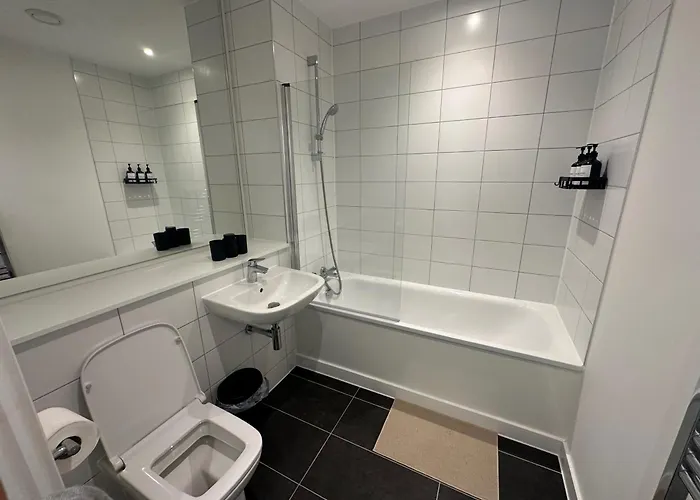 2 Bedroom - Sleeps 6 *