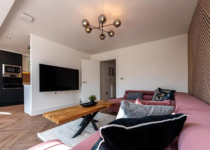 Luxury 8 Bed Manchester