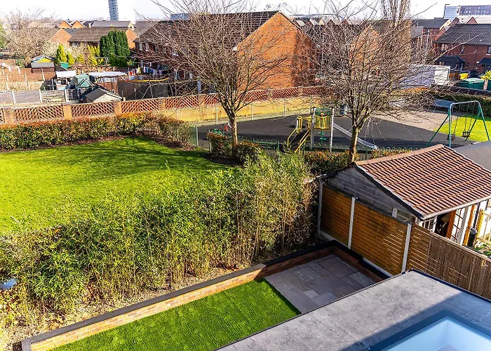 Luxury 8 Bed Manchester