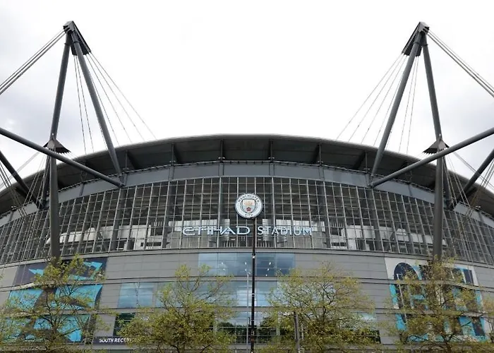 Luxury Spacious 4 Bedroom House - Free Parking - 5 Mins From Centre *