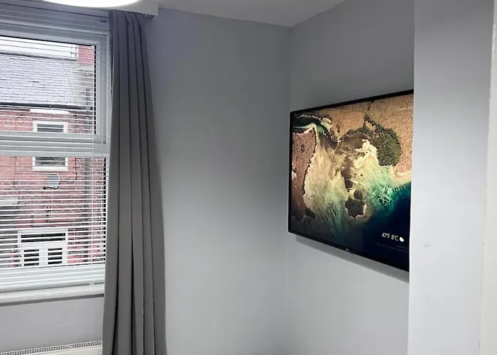 Luxury Spacious 4 Bedroom House - Free Parking - 5 Mins From Centre Apartamento *