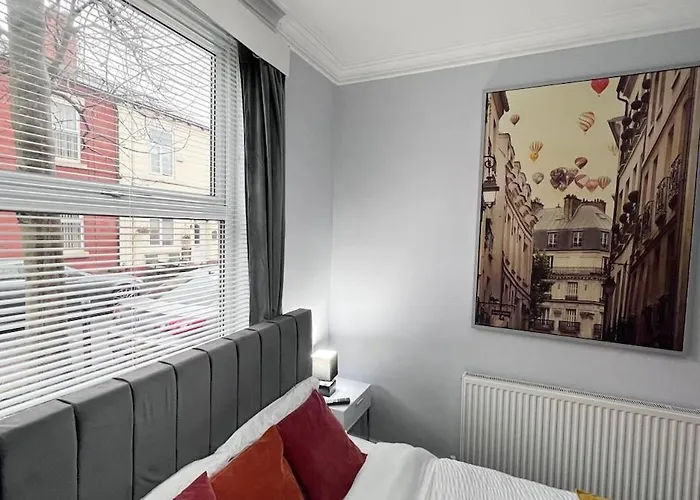 Luxury Spacious 4 Bedroom House - Free Parking - 5 Mins From Centre Apartamento