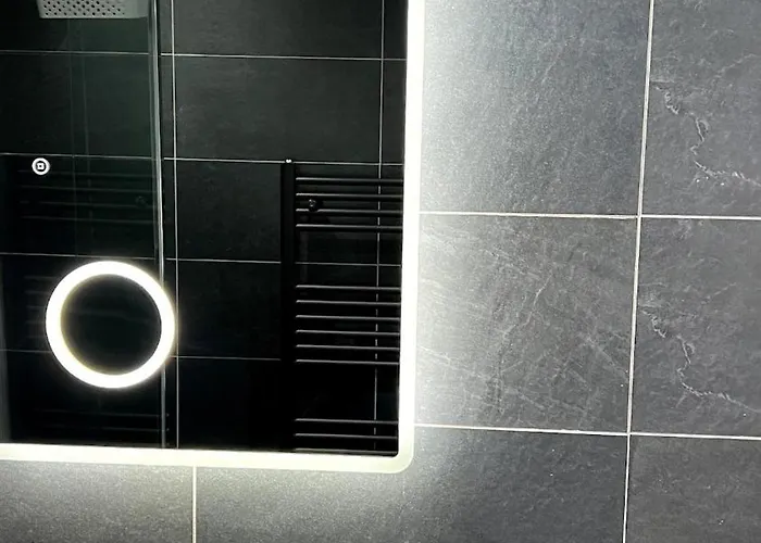 Luxury Spacious 4 Bedroom House - Free Parking - 5 Mins From Centre * Manchester