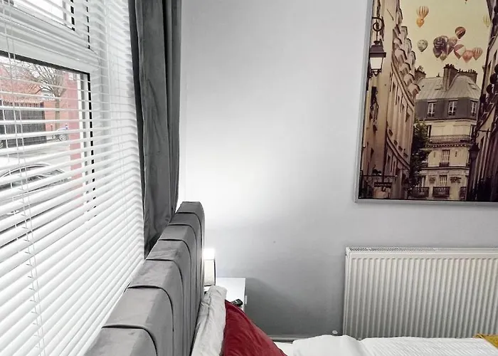 Luxury Spacious 4 Bedroom House - Free Parking - 5 Mins From Centre