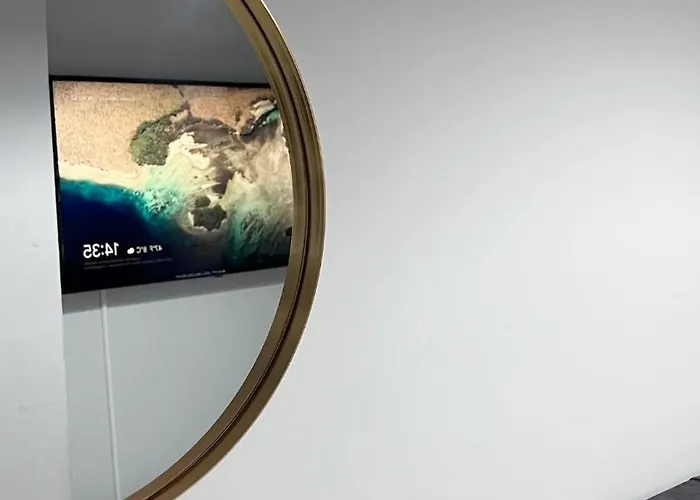 Luxury Spacious 4 Bedroom House - Free Parking - 5 Mins From Centre *